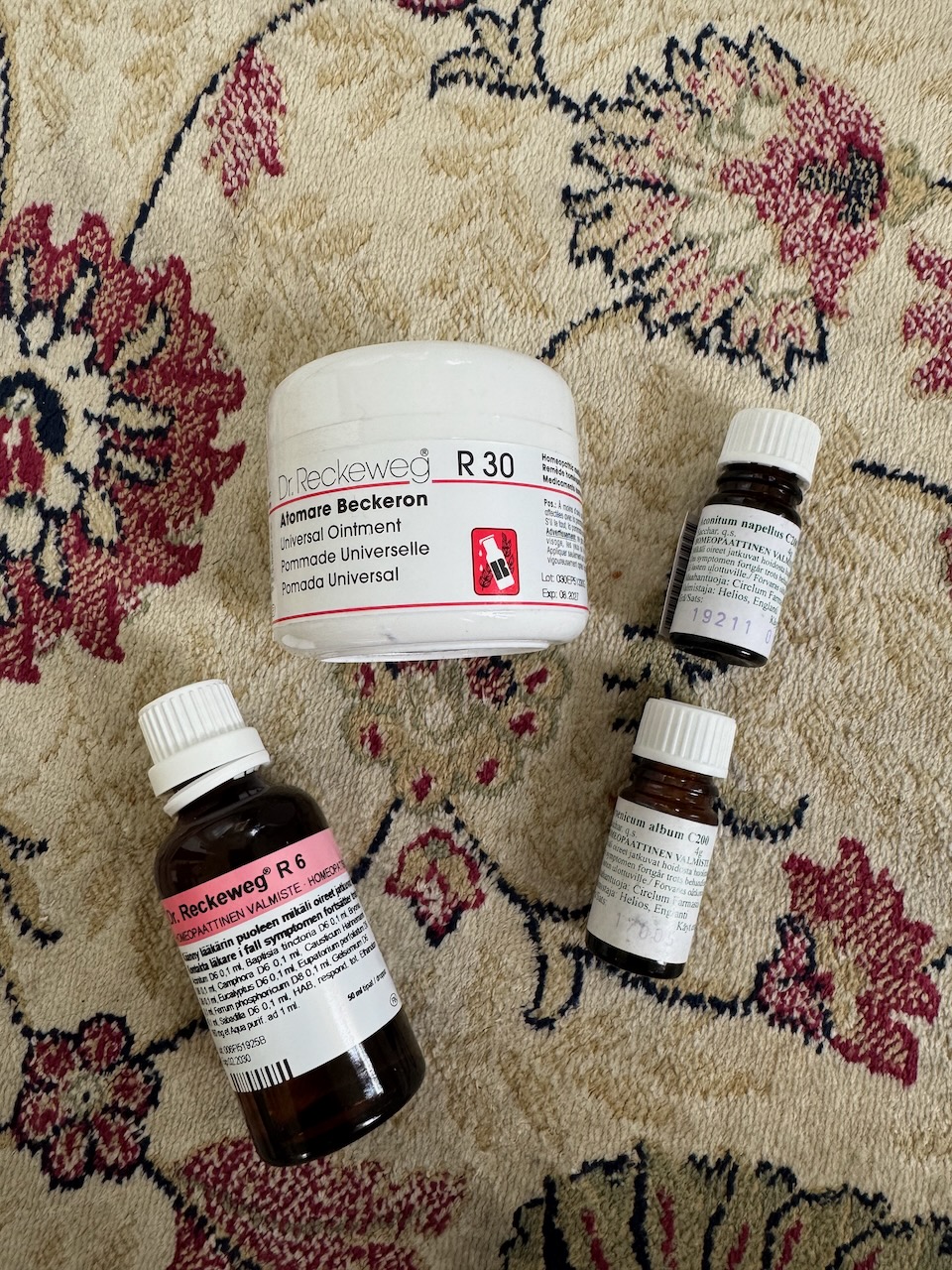 Homeopaattisia valmisteita: Dr. Reckeweg R30 -voide, tipat ja rakeet