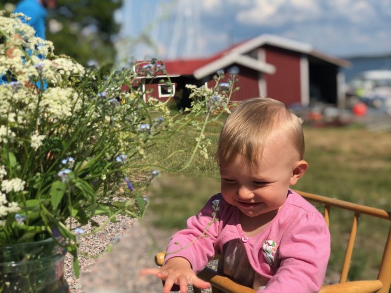 Helsingholm lasten kanssa – saariston vierasvenesatama ja kesäkahvila