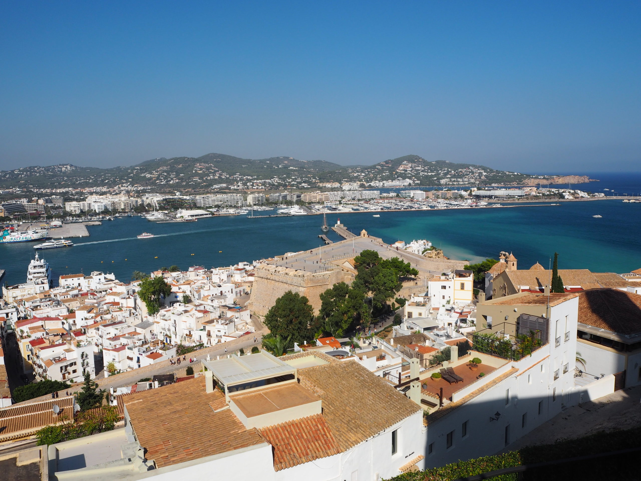 Espanja ja Kanarian saaret perheen kanssa – Ibizan vanhakaupunki ja satama