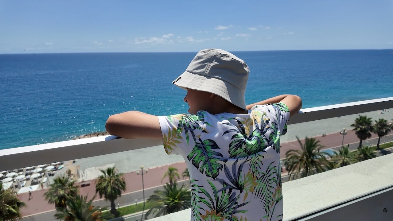 Radisson Blu Hotel, Nice – perheen hotelliarvostelu (kattoallas & oma ranta)