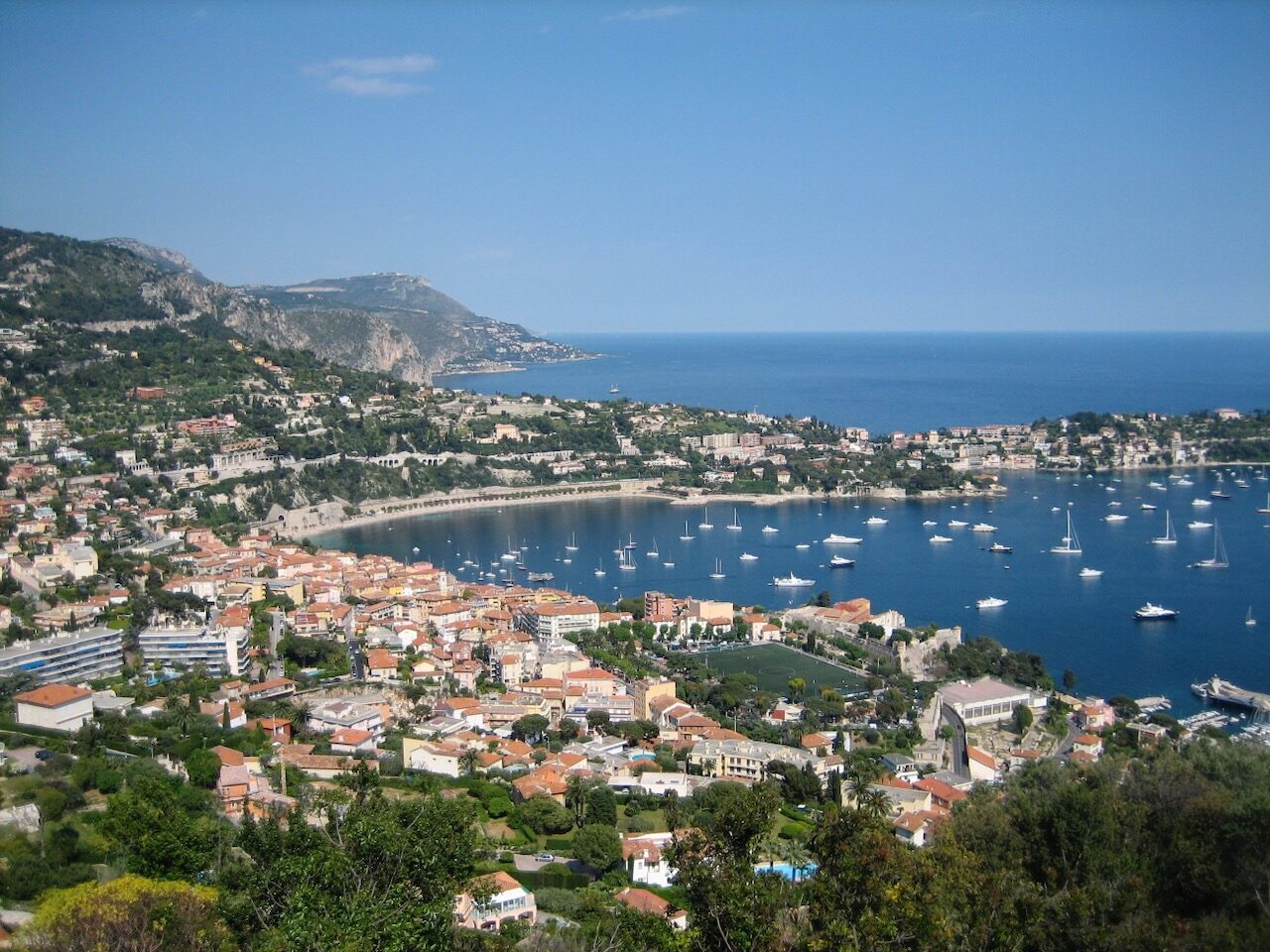 Villefranche-sur-Mer lasten kanssa – satumainen rantakylä Nizzan kupeessa